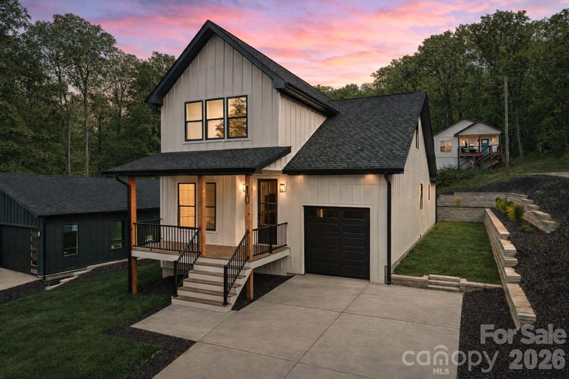 10 Overlook Place, Asheville, NC - 4 beds, 2.5 baths, 2,238 sqft - $675,000