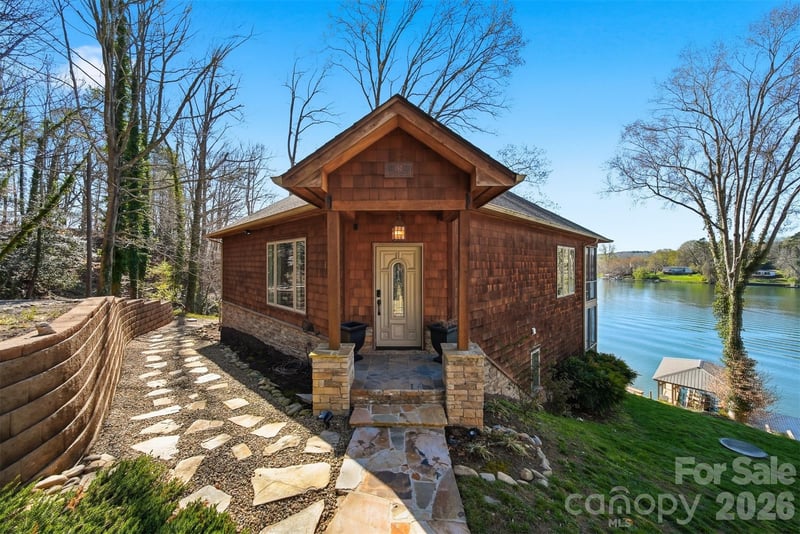 152 Bridge Pointe, Hickory, NC - 2 beds, 4 baths, 2,500 sqft - $825,000