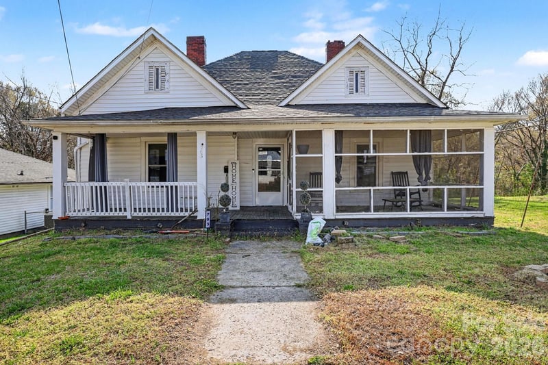 703 5th, Spencer, NC - 4 beds, 2 baths, 1,865 sqft - $200,000