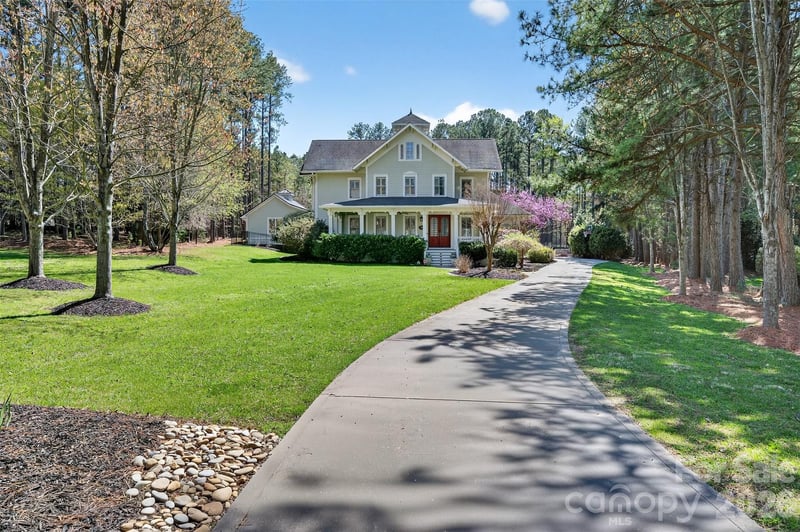 137 Brockton Lane, Mooresville, NC - 4 beds, 4.5 baths, 3,885 sqft - $1,475,000