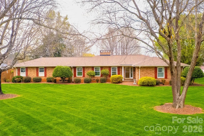 3486 E Main Street, Claremont, NC - 4 beds, 2.5 baths, 3,060 sqft - $579,500