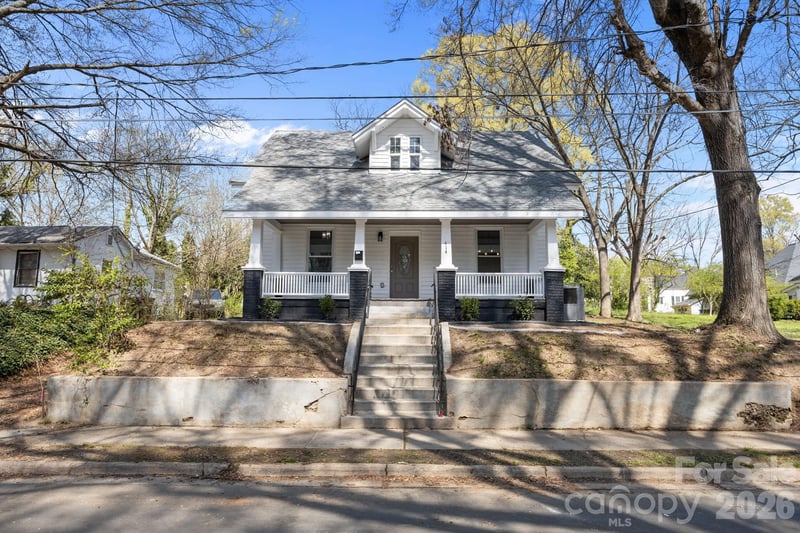 414 W Sharpe Street, Statesville, NC - 3 beds, 2.5 baths, 1,544 sqft - $235,000