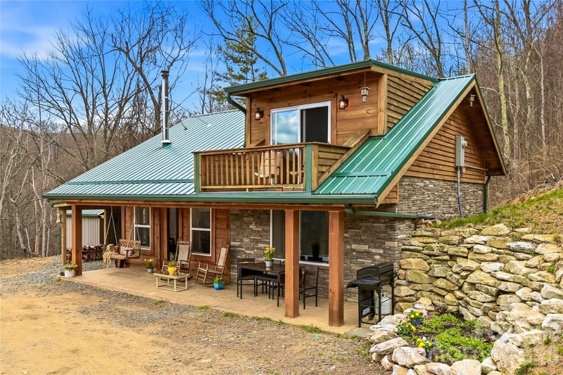 131 White Oak Way 35/34, Hot Springs, NC - 2 beds, 1.5 baths, 1,110 sqft - $415,000