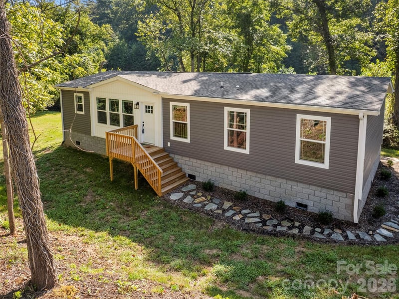 2095 Emmas Grove Road, Fairview, NC - 3 beds, 2 baths, 1,568 sqft - $325,000