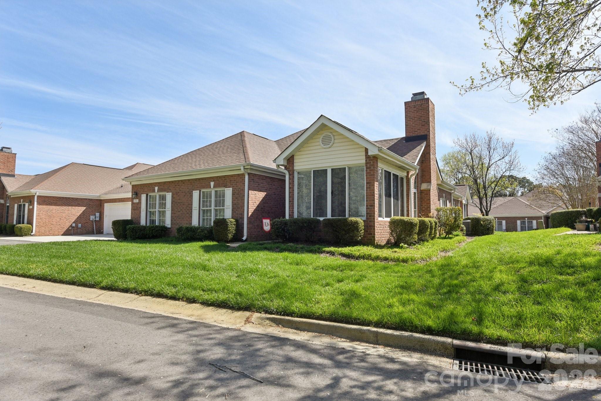 10816 Willow Crossing Drive, Charlotte, NC. property listing photo