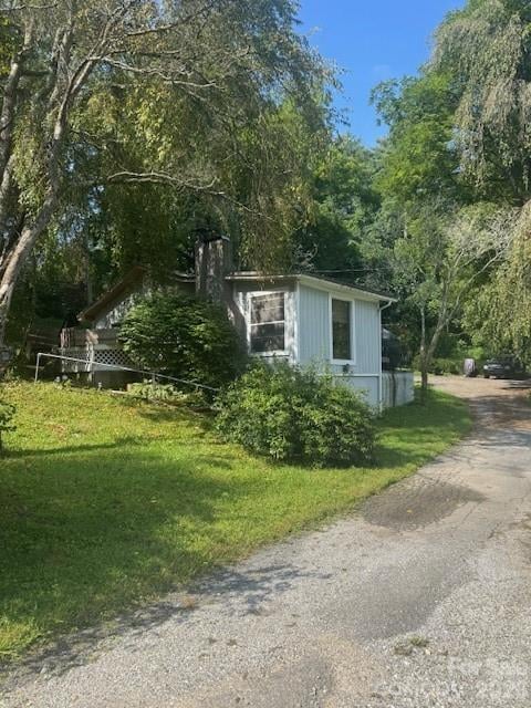 57 Twin Ponds Lane, Hendersonville, NC - 2 beds, 1 bath, 898 sqft - $275,000