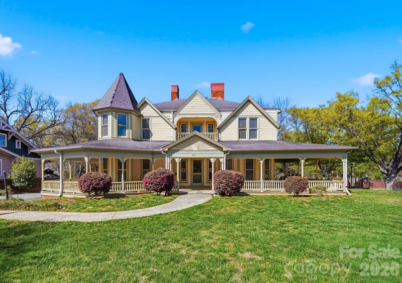 121 5th Avenue NE, Hickory, NC - 5 beds, 4 baths, 3,889 sqft - $599,900