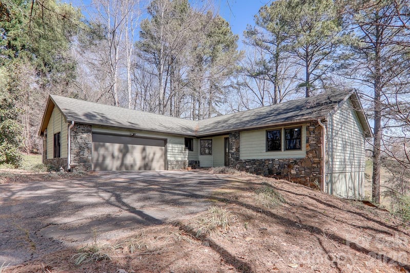 225 Sheepnose, Lake Lure, NC - 3 beds, 2 baths, 1,500 sqft - $439,900