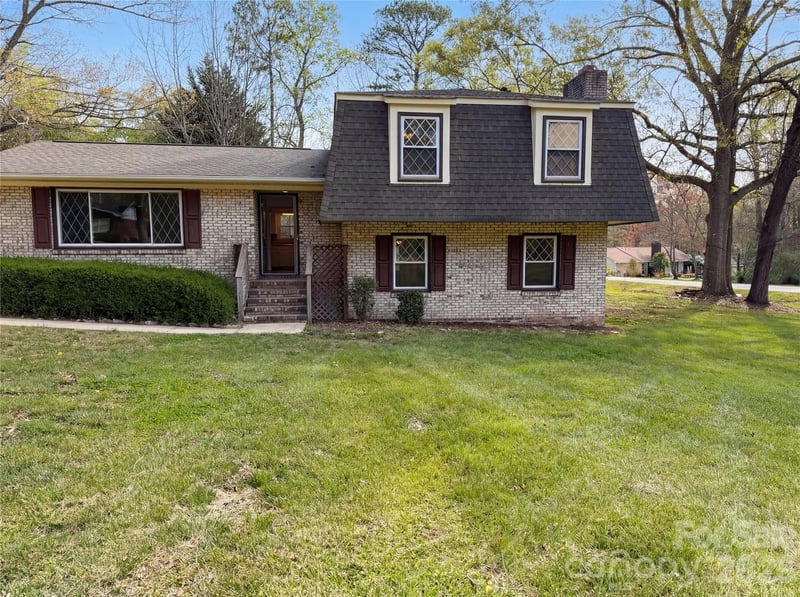121 Pelham Lane, Fort Mill, SC - 4 beds, 2 baths, 1,946 sqft - $363,000