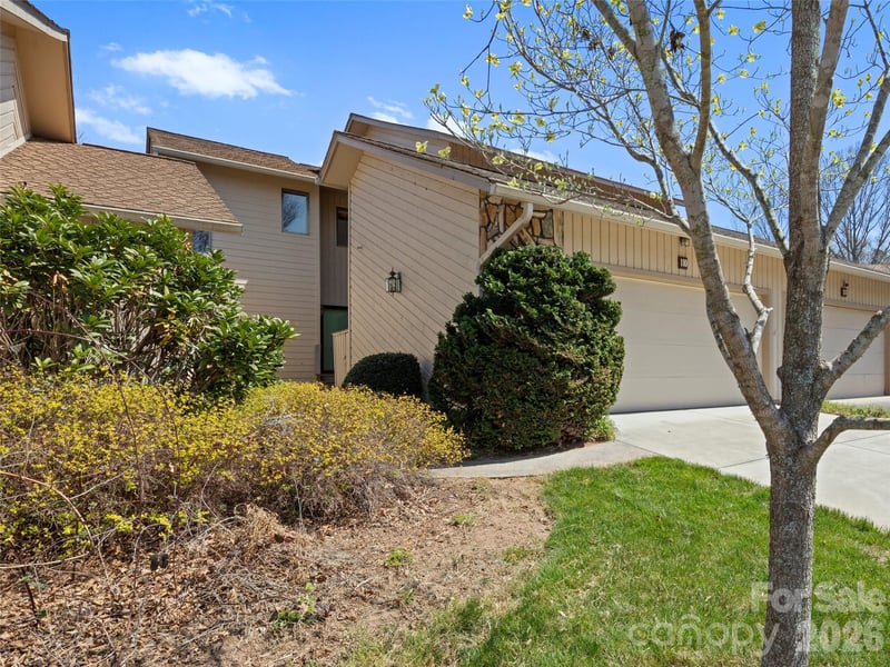 110 Clubwood Court, Asheville, NC - 3 beds, 3 baths, 2,093 sqft - $420,000