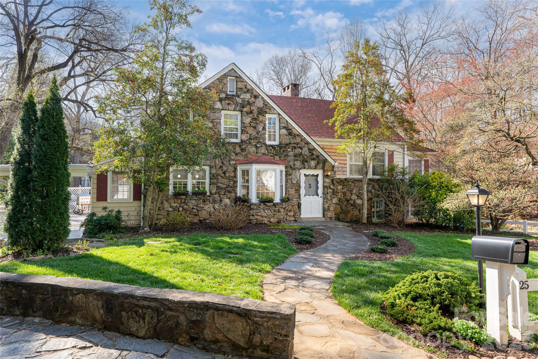 25 Blackwood Road, Asheville, NC. property listing photo