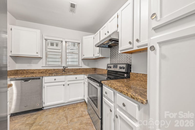 2715 Selwyn Avenue Apt 34, Charlotte, NC - 2 beds, 2 baths, 1,028 sqft - $345,000