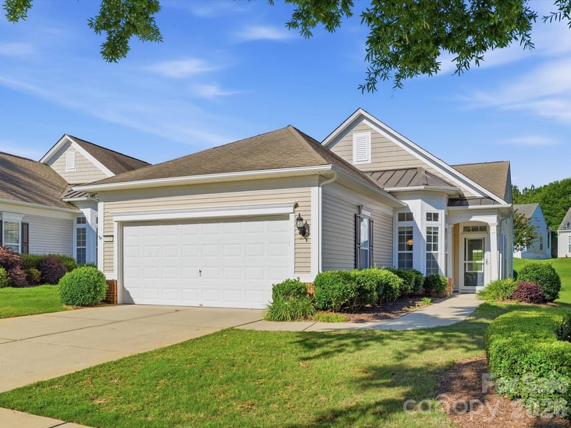 3918 Yosemite Way, Fort Mill, SC - 3 beds, 2 baths, 1,547 sqft - $392,500