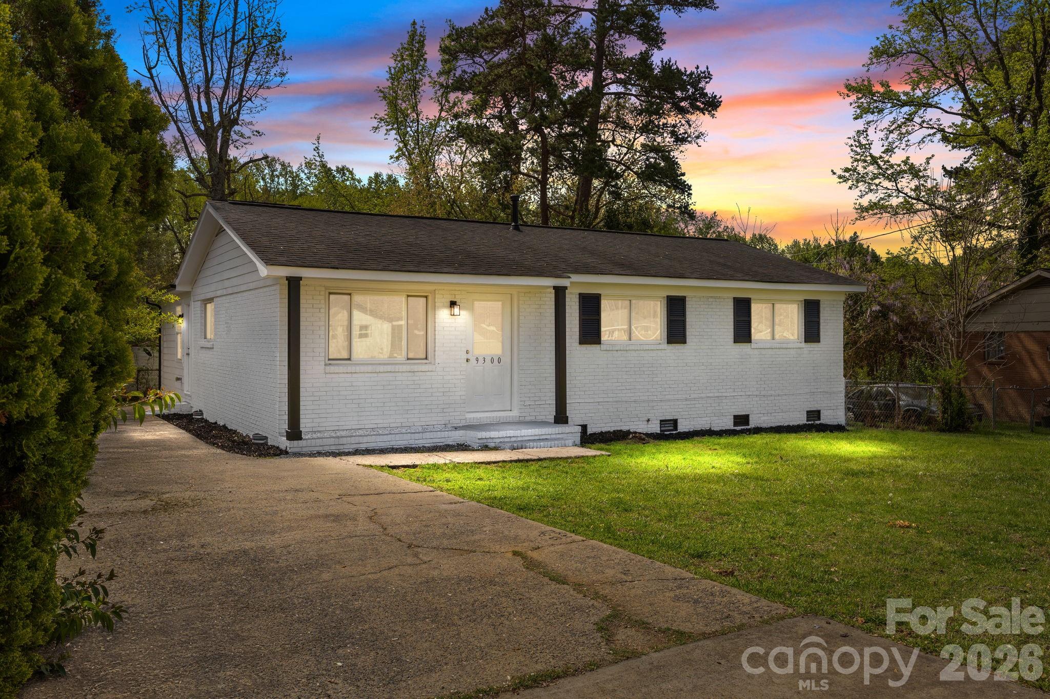 9300 Edgevale Drive, Charlotte, NC. property listing photo