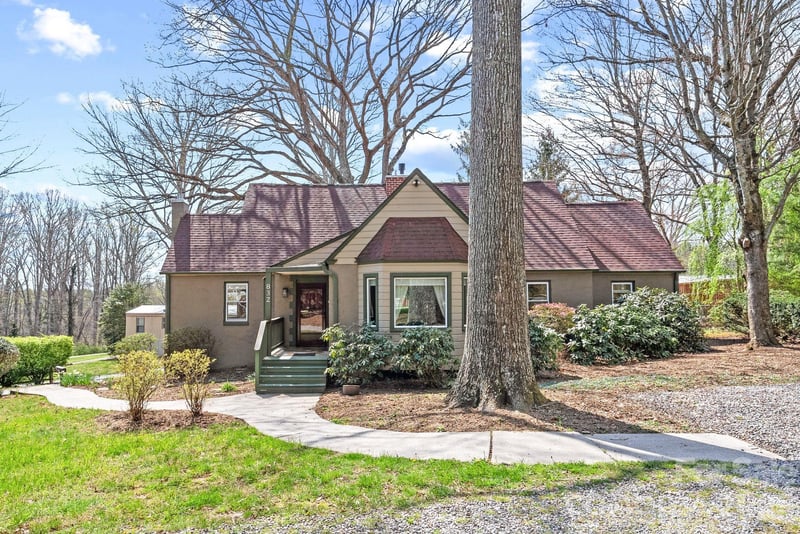 832 Sand Hill Road, Asheville, NC - 4 beds, 3 baths, 2,373 sqft - $689,000