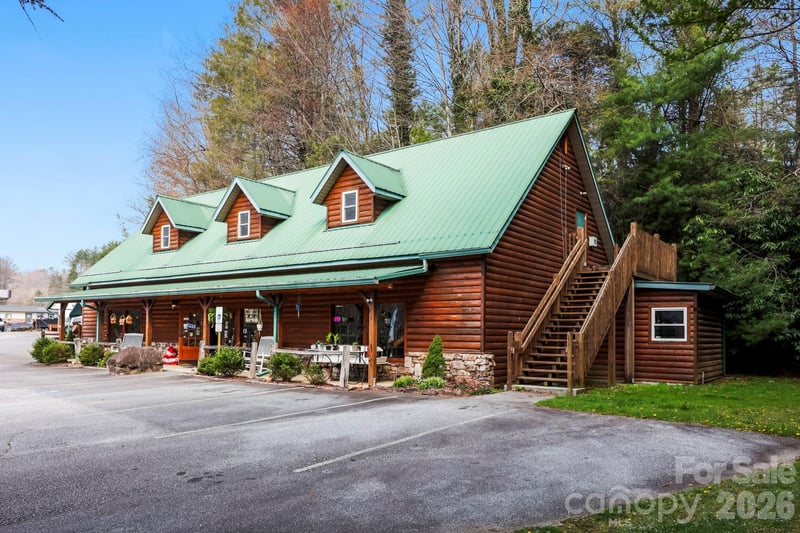 10932 Rosman Highway, Lake Toxaway, NC - 1 bed, 1 bath, 2,992 sqft - $615,000