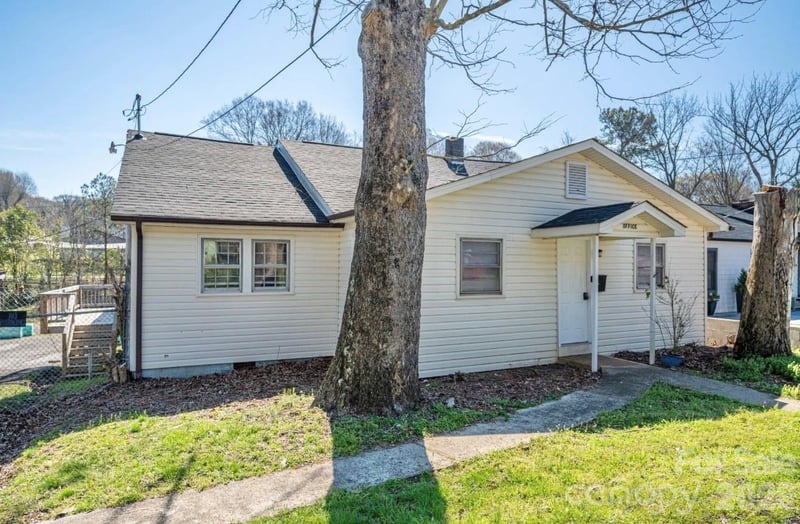 511 Lee Avenue, Lincolnton, NC - 2 baths - $300,000
