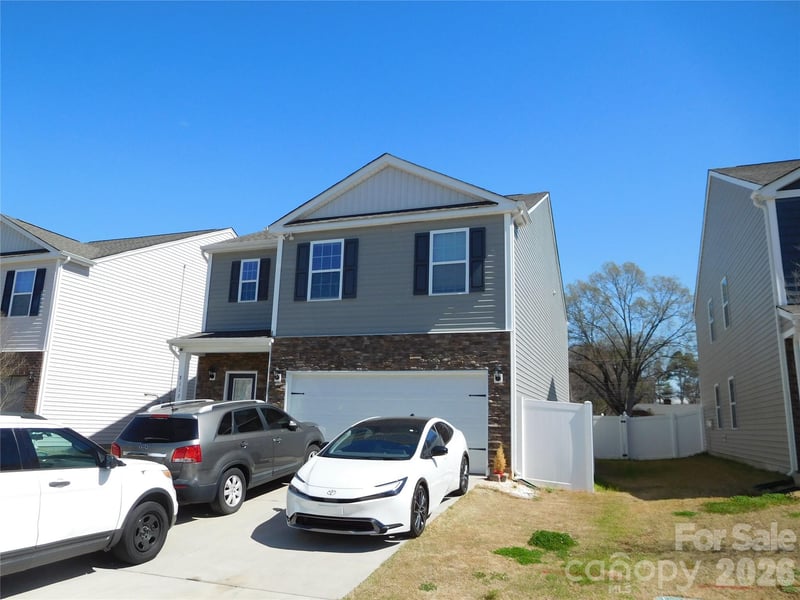 8112 Clairwood, Charlotte, NC - 5 beds, 3 baths, 2,360 sqft - $400,000