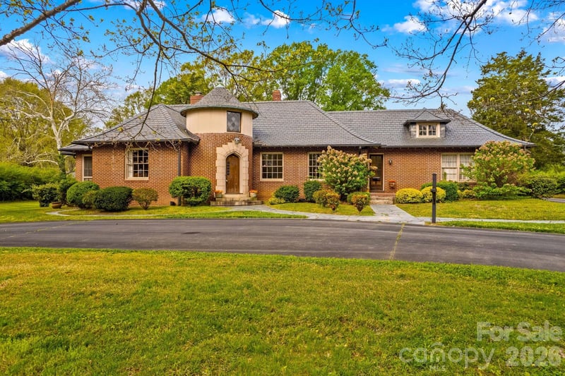 725 Mocksville, Salisbury, NC - 3 beds, 2 baths, 3,149 sqft - $599,500