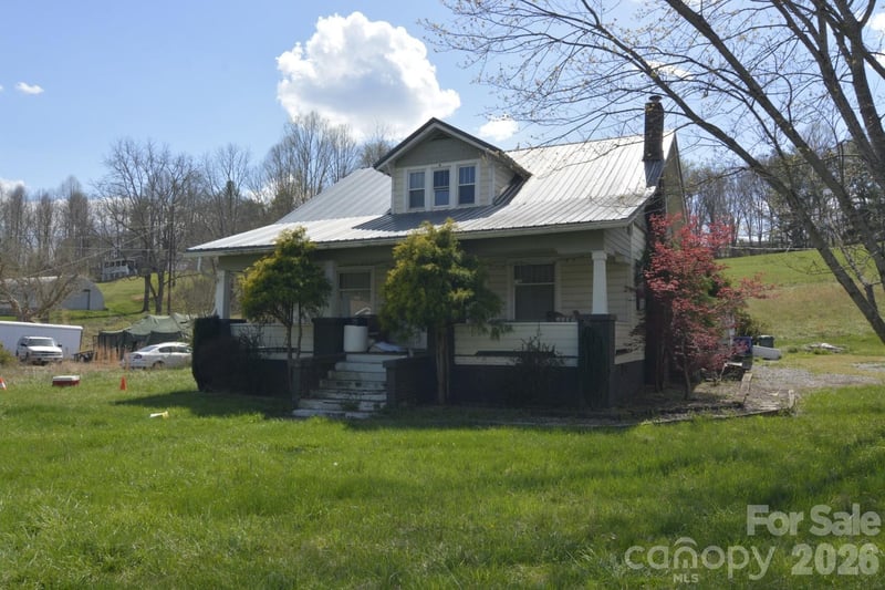 2710 New Leicester Highway, Leicester, NC - 4 beds, 1 bath, 2,316 sqft - $429,000