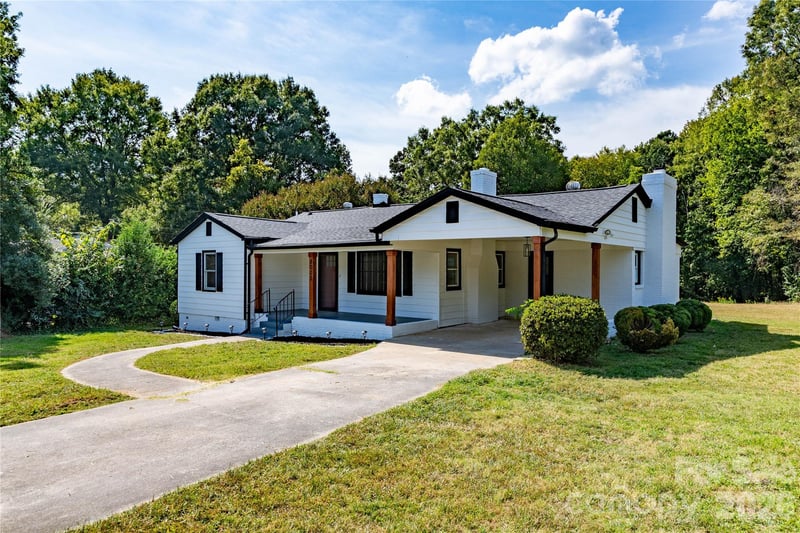 8000 Chapman Street, Charlotte, NC - 3 beds, 2 baths, 1,392 sqft - $359,000
