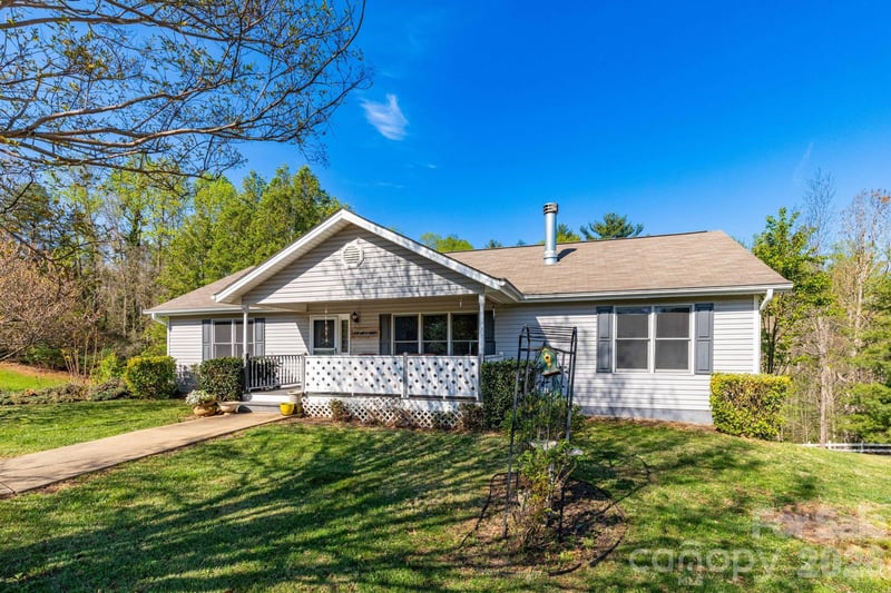 6 Arrowhead Lane, Weaverville, NC - 3 beds, 3 baths, 2,077 sqft - $575,000