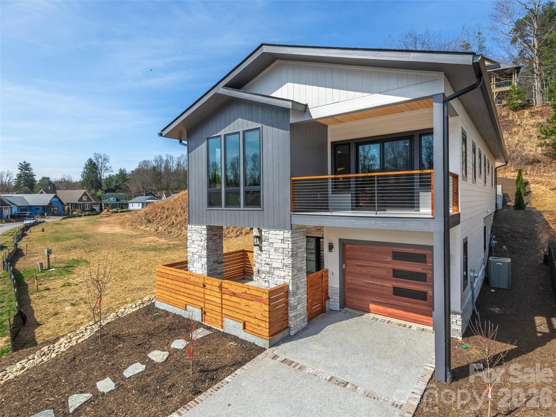 50 Verde Drive, Asheville, NC - 3 beds, 2.5 baths, 2,027 sqft - $895,000