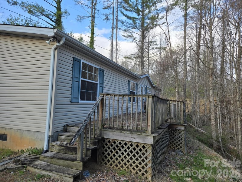 6 Woodland Street, Spruce Pine, NC - 3 beds, 2 baths, 1,618 sqft - $190,000