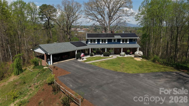 56 E Glenview Street, Marion, NC - 5 beds, 3.5 baths, 3,467 sqft - $650,000