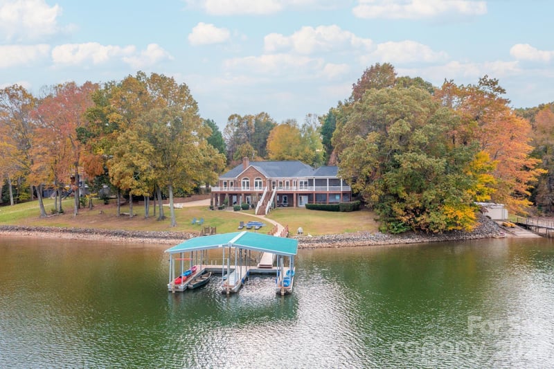185 Willow Point Road, Troutman, NC - 3 beds, 3.5 baths, 3,584 sqft - $1,800,000