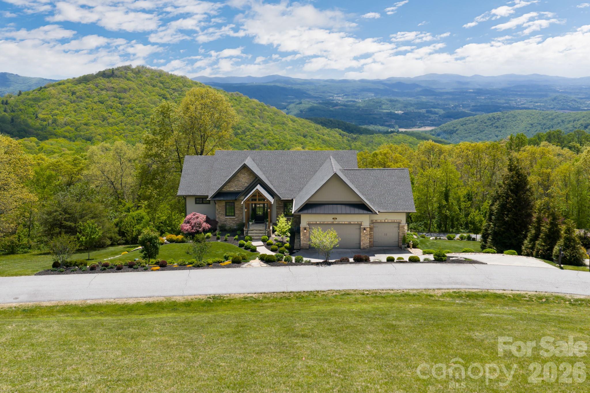 332 Summerset Drive, Hendersonville, NC. property listing photo
