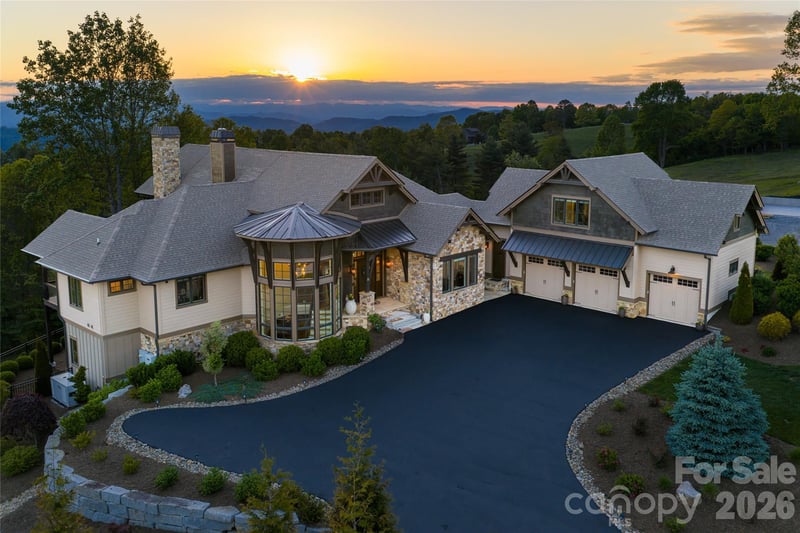 31 Bear Tree Court, Hendersonville, NC - 4 beds, 5.5 baths, 6,622 sqft - $3,450,000