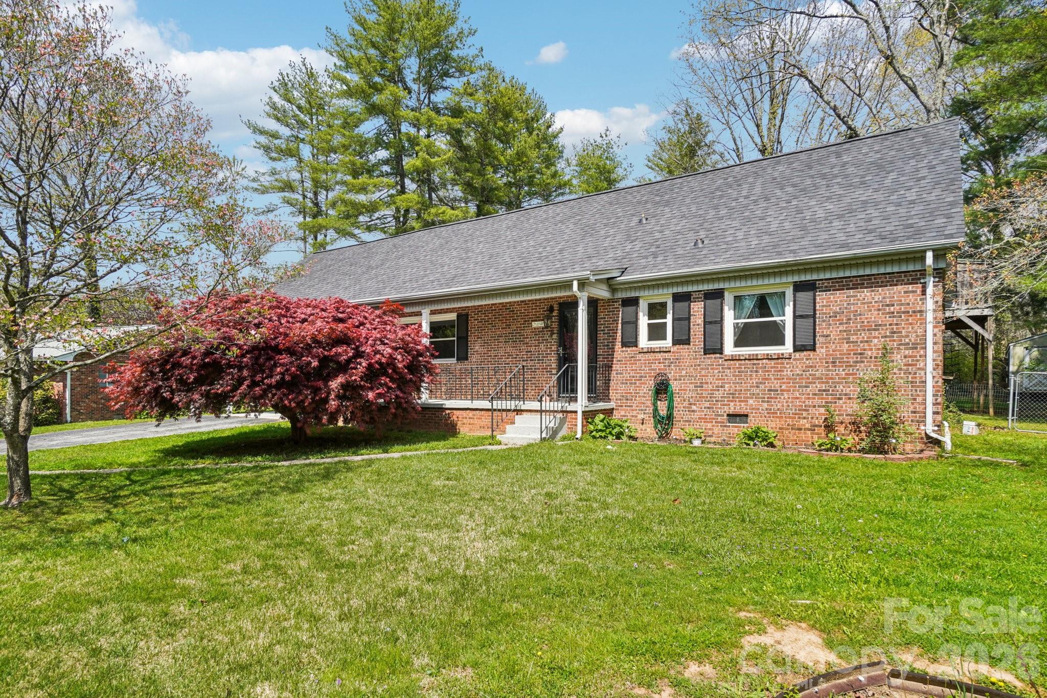 710 Heatherwood Drive, Hendersonville, NC. property listing photo
