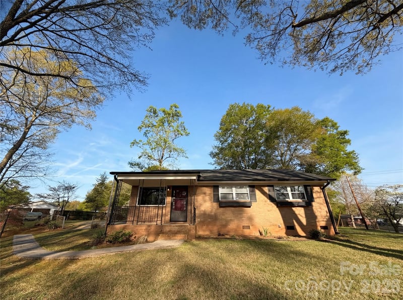 290 Salem, Dallas, NC - 3 beds, 1 bath, 1,005 sqft - $230,000