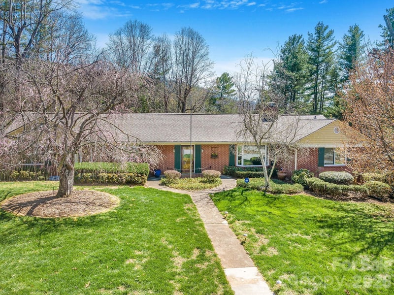 4 Dogwood Road, Asheville, NC - 5 beds, 4 baths, 3,546 sqft - $949,999