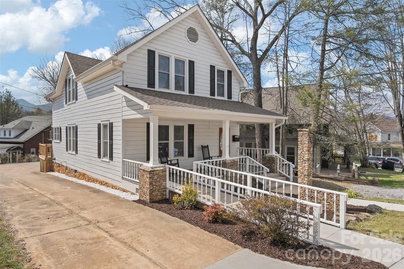 89 Walnut Street, Waynesville, NC - 4 beds, 1 bath, 2,055 sqft - $585,500