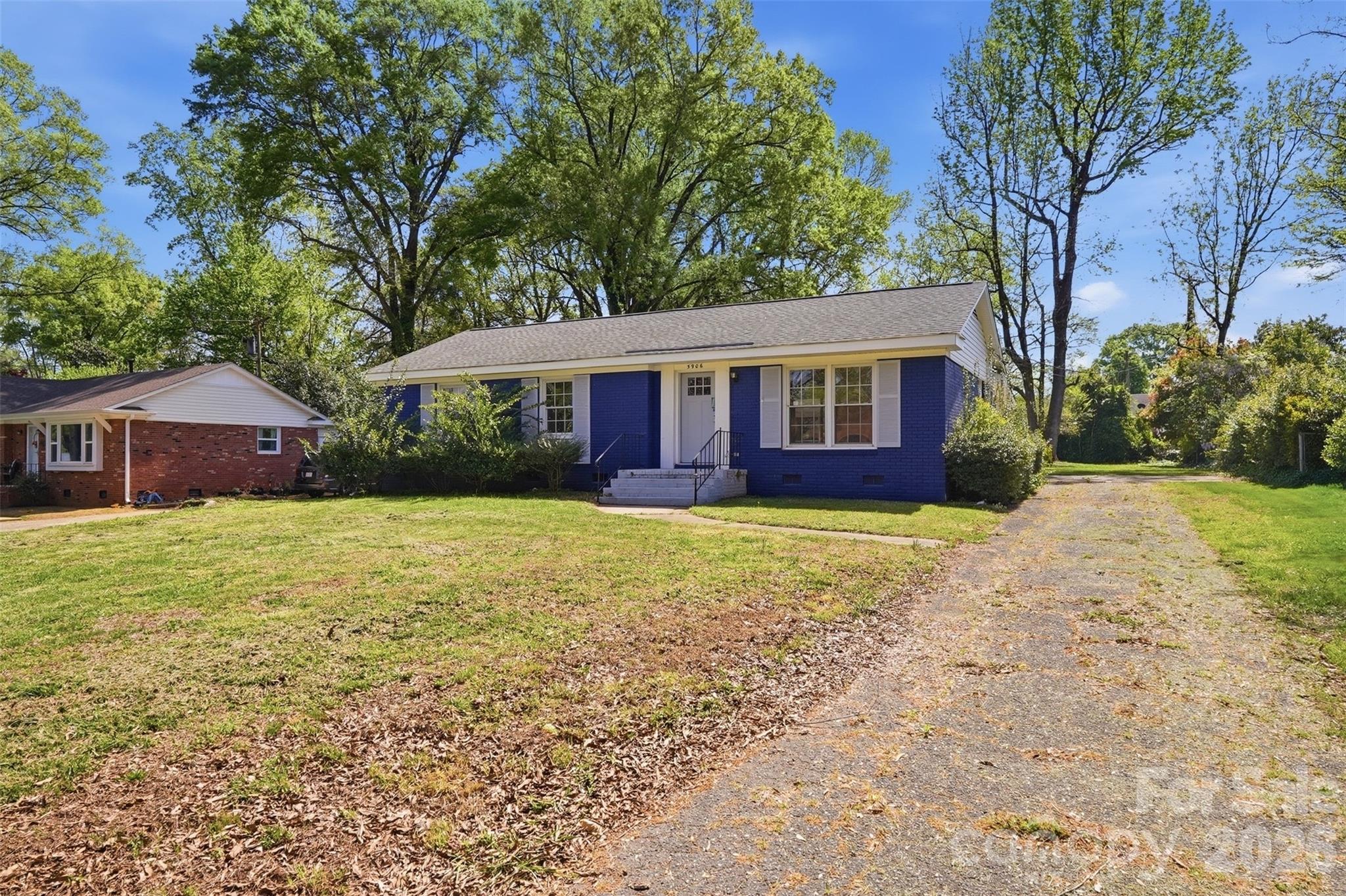 5906 Whitingham, Charlotte, NC — property listing photo 1