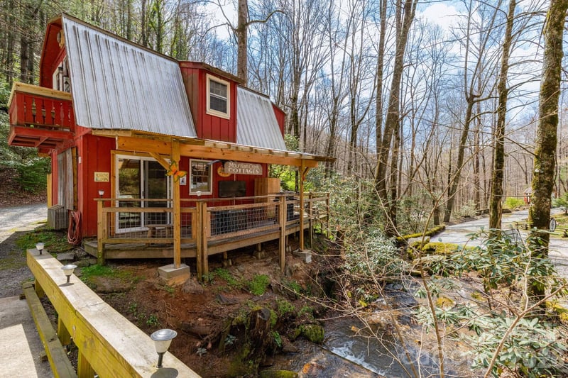 2670 Dicks Creek Road, Whittier, NC - 2 beds, 2.5 baths, 706 sqft - $320,000