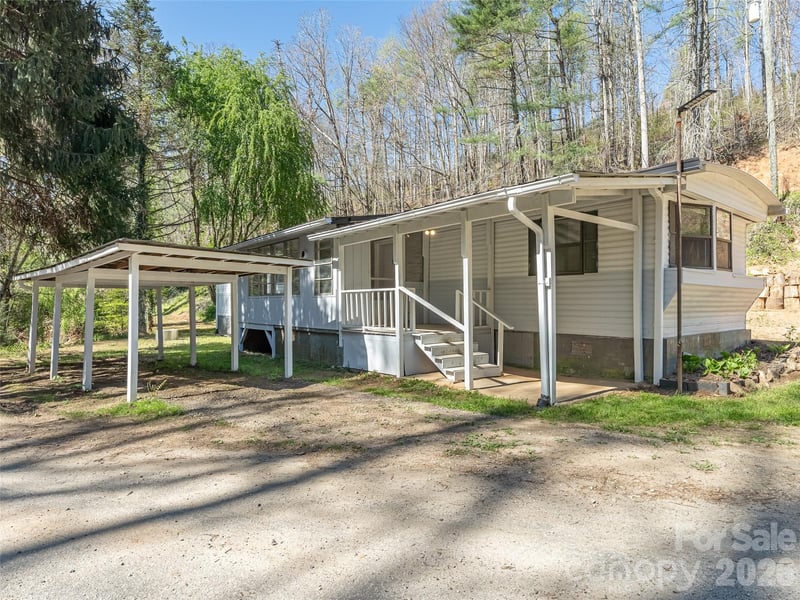 40 Morning Dove Lane, Flat Rock, NC - 2 beds, 2 baths, 1,082 sqft - $199,000