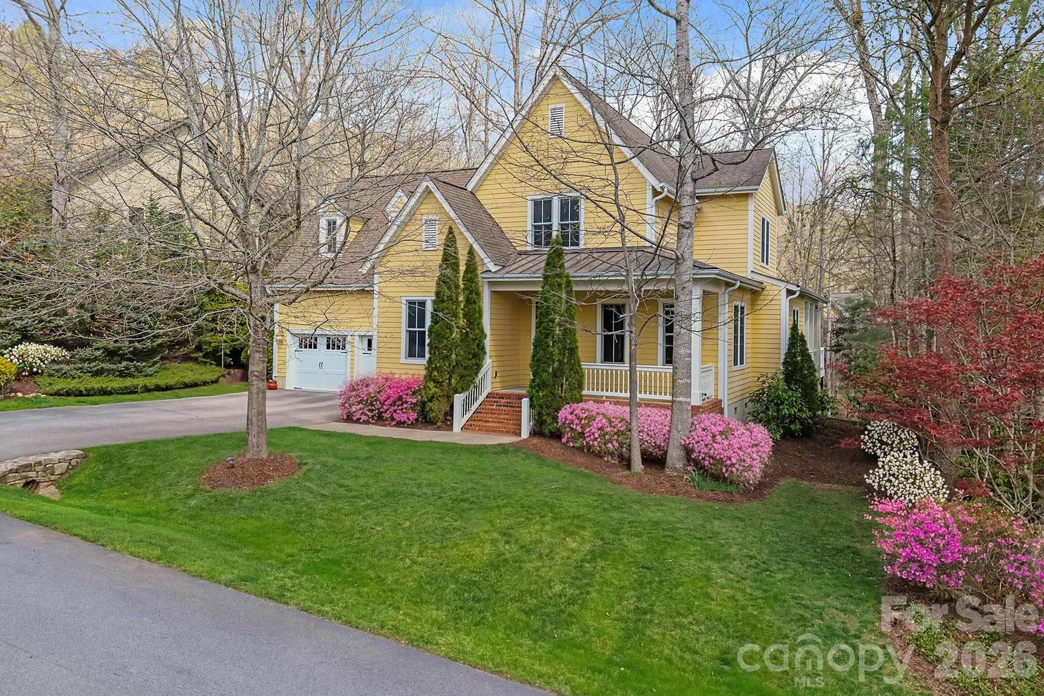 25 E Owl Creek Lane, Fairview, NC. property listing photo