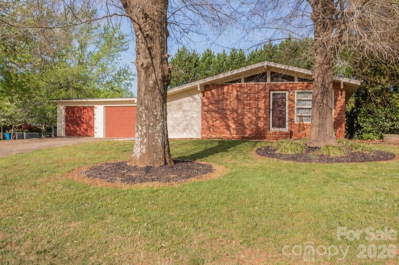 104 Buena Vista Drive, Morganton, NC - 2 beds, 1 bath, 1,296 sqft - $250,000
