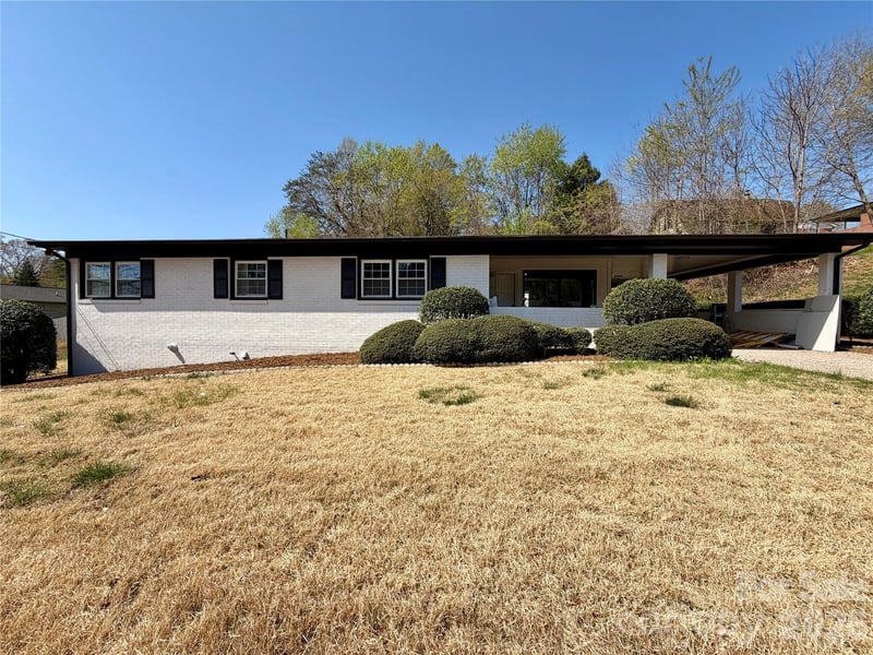 202 WOODWARD Avenue, Morganton, NC - 3 beds, 2 baths, 2,440 sqft - $299,000