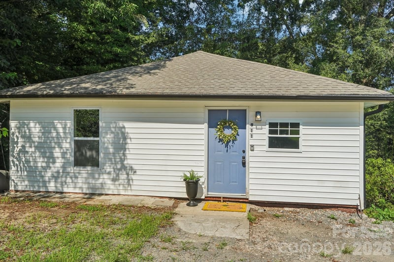 911 Elm Street, Kannapolis, NC - 3 beds, 1 bath, 966 sqft - $240,000