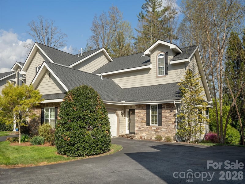 83 Towne Place Drive, Hendersonville, NC - 3 beds, 3.5 baths, 2,841 sqft - $625,000