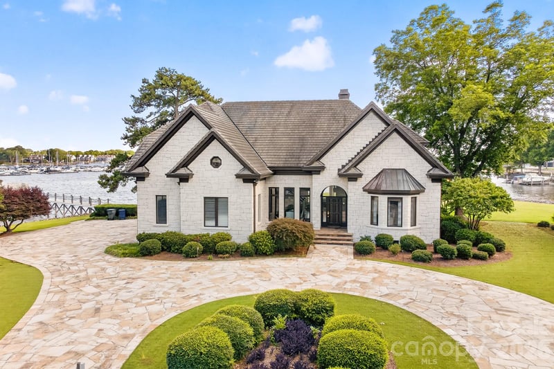 18212 Pompano Place, Cornelius, NC - 4 beds, 4.5 baths, 4,218 sqft - $3,690,000
