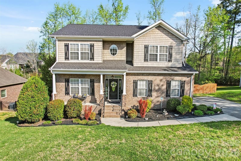 7355 Drury Lane, Denver, NC - 4 beds, 2.5 baths, 2,434 sqft - $598,796