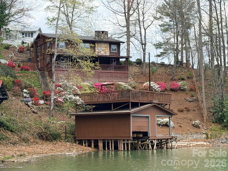 118 Rock Point Road, Lake Lure, NC - 4 beds, 3 baths, 2,046 sqft - $1,000,000