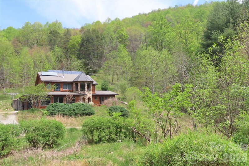 1422 Middle Fork Road, Hendersonville, NC - 2 beds, 2 baths, 2,126 sqft - $950,000