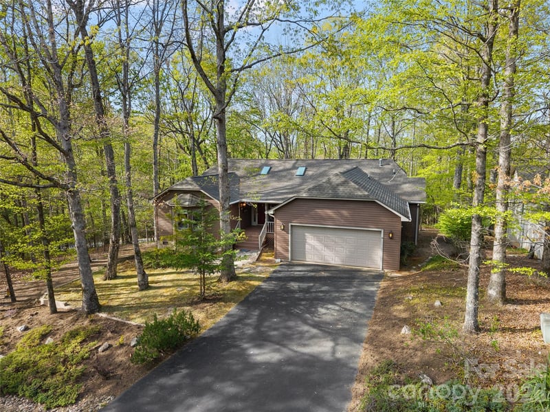 31 Udvawadulisi Court, Brevard, NC - 3 beds, 2 baths, 2,226 sqft - $635,000