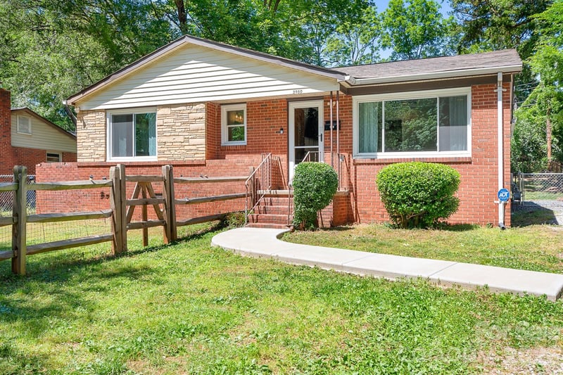 3960 Bristol, Charlotte, NC - 3 beds, 1 bath, 1,004 sqft - $339,000